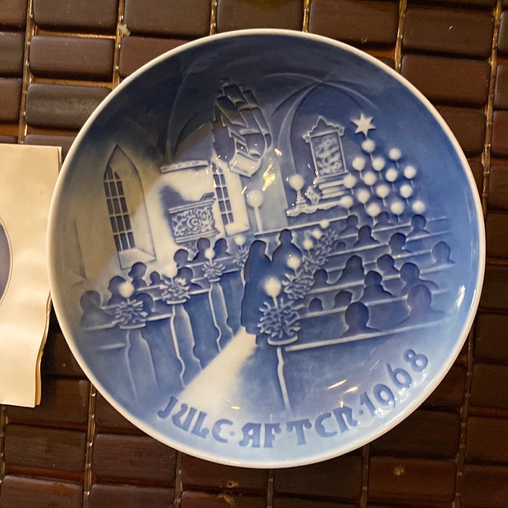 Bing & Grondahl Copenhagen Christmas Decorative Annual 1968 Christmas at Church